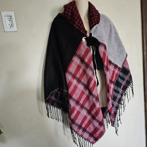 Coco+Carmen Red Black Patchwork Cardigan Poncho Size Womens One Size - Picture 5 of 9